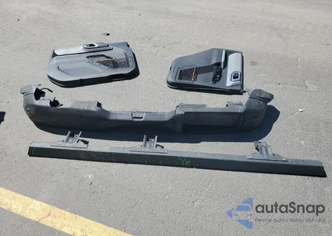 2023 Ford Bronco Base из США, поврежденный, VIN 1FMEE5DP2PLB39031